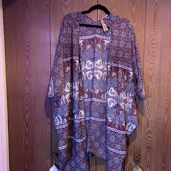 2x/3x designed poncho - Picture 1 of 3